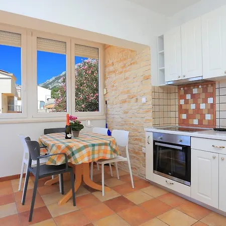 Apartment With A Parking Space Pisak, Omis - 16239 Pisak